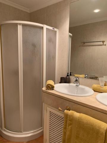 Beach And Golf Resort La Perla Miguel Adults Only Marbella Luaran gambar