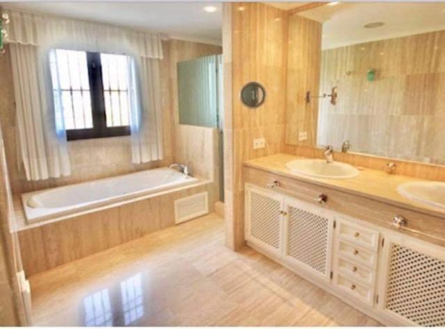 Beach And Golf Resort La Perla Miguel Adults Only Marbella Luaran gambar